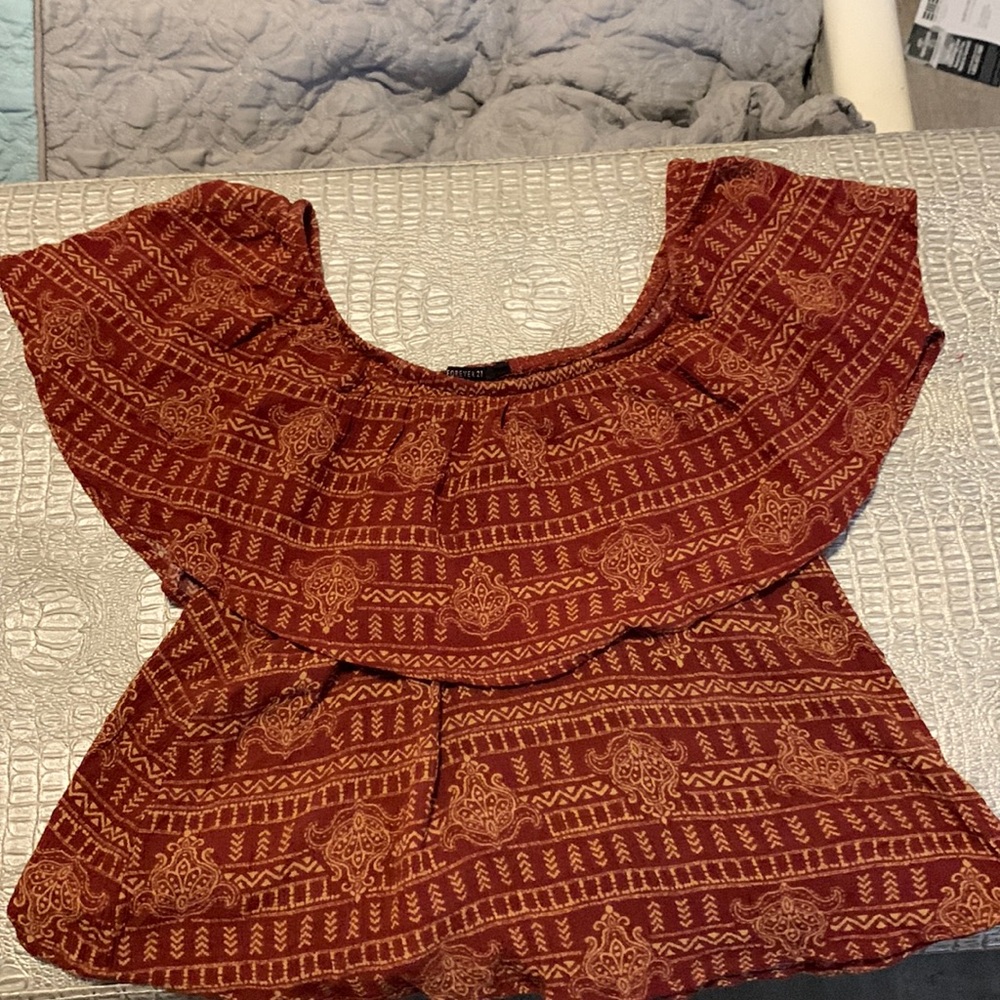 Crop Top ( Forever 21) Rust color print small